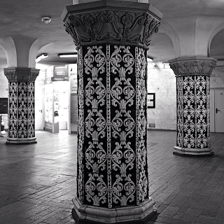 Illustration for article titled Russian Underground Stations Look Even More Stunning In Black and White